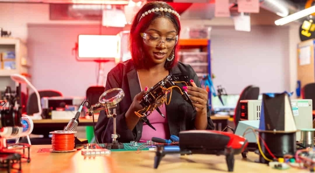 Concours Mathématiques au Féminin : Léonnie Kandolo promeut les sciences pour les jeunes filles